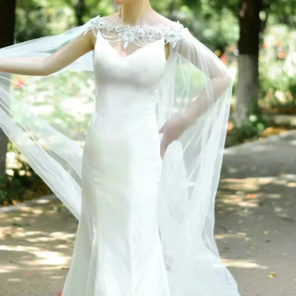 (ON SALE) Beautiful Long Lace Wedding Cape Crystal Bead Wedding Cape - Picture 2 of 7